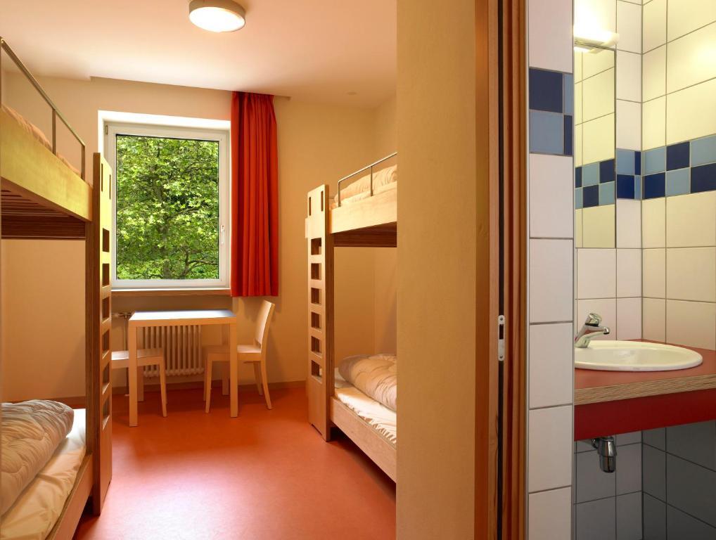 Youth Hostel Luxembourg City Oda fotoğraf A typical room at a German youth hostel