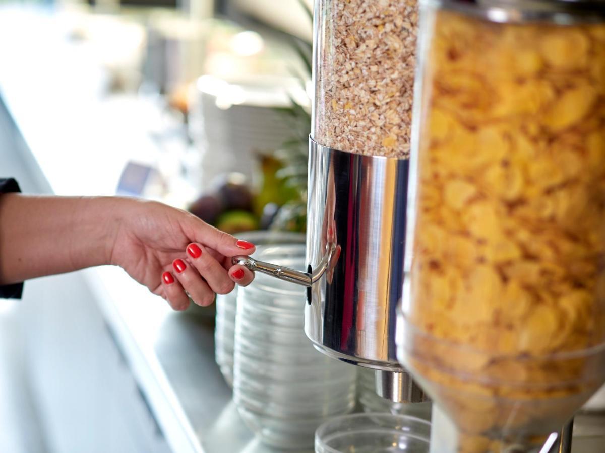 Youth Hostel Luxembourg City Dış mekan fotoğraf A cereal dispenser